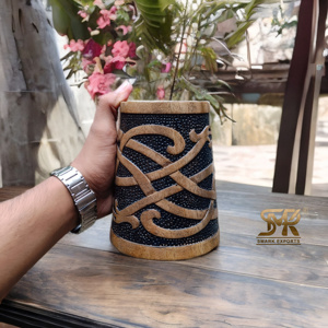 Jarra de cerveza de madera exclusiva jarra nórdica hecha a mano con talla única Ideal para amantes de la cerveza y coleccionistas - Product Image 2