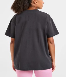 Camiseta Oversize para Mujer, Estilo Moderno, Diseñada para un Uso Cómodo y con Atractivo Estético - Product Image 4