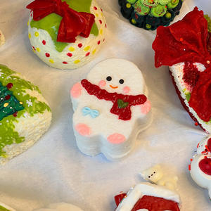 CHENXI Christmas Simulation Cake Squishy Squeeze <b>Toy</b> Super Soft Cute Taba Fidget <b>Toy</b> Slow Rebound Stress <b>Toy</b> - Product Image 4