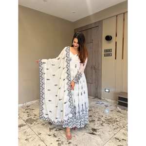 ENSEMBLE DE COSTUME ENTIÈREMENT COUSSÉ GEORGETTE ANARKALI BRODÉ DE Couleur Blanche AY-341 - Product Image 1