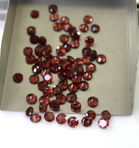 Pierre de grenat naturel du Mozambique de qualité supérieure, taille brillant ronde, couleur rouge cristalline, pour la création de bijoux - Product Image 1