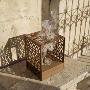 Brûleur d'encens en bois fait main avec motif géométrique découpé au laser, support aromatique en bois naturel pour une utilisation toute l'année - Product Image 5
