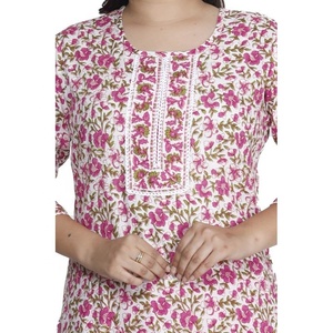 Kurti formel d'été en rayonne pour femmes indiennes et pakistanaises, avec motif floral et manches trois-quarts, disponible au prix de gros - Product Image 5