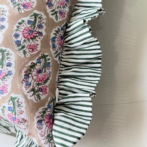Funda de Cojín Cuadrada con Volantes Florales, Hecha a Mano, 100% Algodón, Cierre de Sobre, Estampada, Estilo Moderno, Decoración del Hogar - Product Image 3