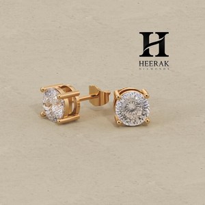 ต่างหูเพชรทรงกลมเจียระไนแบบบริลเลียนท์ 2 กะรัต หรูหราสำหรับผู้หญิง เพชร VVS สี D มอยส์ซาไนต์ แบบ 4 กรงเล็บ ดีไซน์ดับเบิ้ลแกลเลอรี่ - Product Image 3