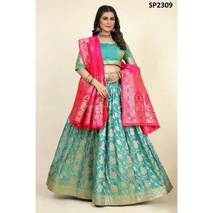 Lehenga choli แบบดั้งเดิม

ได้รับสัมผัสแบบดั้งเดิมกับรูปลักษณ์ของคุณประดับด้วยวัสดุ jacquard lehenga ที่ตกแต่งด้วย All-O - Product Image 3
