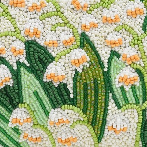 Pochette brodée florale avec des feuilles vertes et des fleurs blanches, design perlé, sac à main tendance pour les événements, TIMELESS CRAFT TS-611 - Product Image 3
