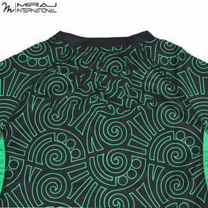 Camiseta Deportiva Sublimada Premium Verde y Negra con Patrón Geométrico Espiral Abstracto, Tejido de Alto Rendimiento que Absorbe la Humedad, Jersey de Rugby - Product Image 5