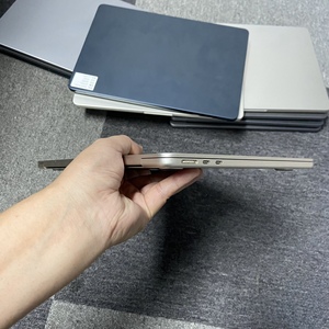 MacBook Air 2022 de 13.6 Pulgadas, M2, 8GB de RAM, 256GB SSD, Portátil de Segunda Mano, Pantalla Táctil de 120Hz, GPU Integrada, 18 Horas de Autonomía - Product Image 3