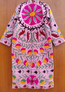 Veste florale authentique brodée Suzani pour femme, style bohème gypsy hippie, manteau d'hiver chic pour spa et bain, kimono bohème en soie/coton - Product Image 4