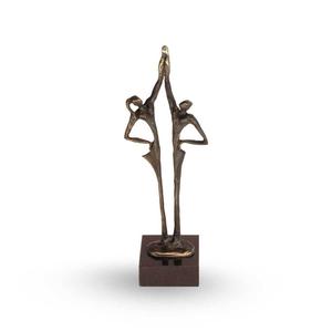 Sculpture moderne en aluminium coulé, conçue comme un élément décoratif distinctif pour les environnements intérieurs sophistiqués - Product Image 1