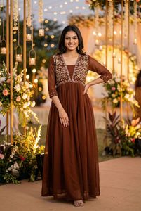 Salwar Kameez élégant noir de longueur classique, en Georgette lourde, broderie et travail manuel, col en V, pour soirée, matériaux recyclés, traditionnel - Product Image 2