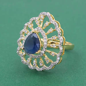 Anillo de Compromiso para Mujer, Elegante y Muy Solicitado, con Circonitas, Engaste de Garra, Chapado en Dos Tonos, Forma de Flor, Diseño Clásico en Racimo - Product Image 2