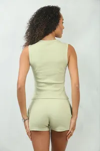 Ensemble de yoga côtelé pour femme, haut sans manches à col en V profond et short, couleur unie, respirant, Spandex/Polyester, grande taille, maintien moyen - Product Image 5