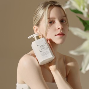 Loción Corporal Perfumada Hidratante Vegana y Orgánica Teabless, Aroma a Lavanda, Almizcle y Té Blanco, 480g - Product Image 4