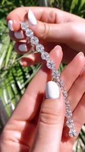 Pulsera Clásica con Diamantes Cultivados en Laboratorio de 15 Quilates, Corte Marquesa, de Apricot Jewels |   Oro Amarillo de 14K con Certificado IGI - Product Image 4