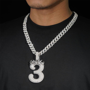 Colgante de Moissanita Número 3 Color Plata con Circonita Cúbica y Cadena para Hombre, Estilo Urbano - Product Image 1