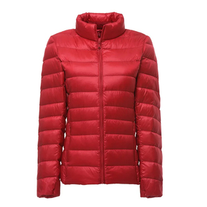 Veste pour femme OEM personnalisée, logo personnalisé, veste chaude chauffante pour l'extérieur, manteau matelassé en duvet tendance pour femme - Product Image 3