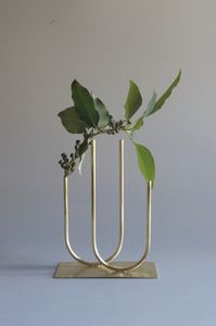 Vases contemporains en acier inoxydable, finition dorée, décoratifs pour la maison, le bureau et les centres de table de mariage. - Product Image 3