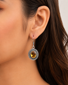 Boucles d'oreilles pendantes florales en argent oxydé et topaze pour femme |   Boucles d'oreilles en pierres précieuses faites à la main |   Bijoux Bohèmes Vintage pour Fêtes - Vente en Gros - Product Image 4