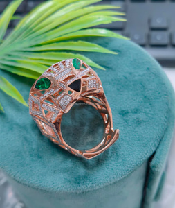 Bague en or rose avec diamant de laboratoire taille poire et taille ronde, motif panthère, design animal de luxe, bijou de cocktail tendance, cadeau pour femme - Product Image 3