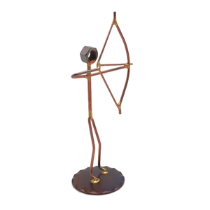 Figurine d'archer en métal soudé fait main, statue de tir à l'arc en fer de récupération, sculptures de table artisanales avec arc et flèches pour la décoration - Product Image 2