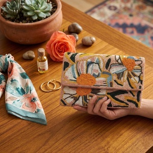 New Arrival Handmade Fashion Beaded Floral Clutch Bag for Women Button Closure Party Use Wholesale Price - Product Image 2