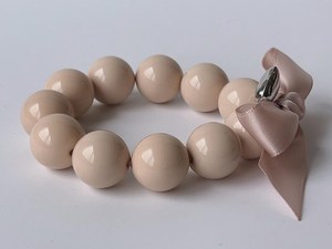 Pulsera de cuentas de resina rosa con dijes de corazón redondos, elástica y ajustable, joyería de moda para mujer, regalo para el Día de San Valentín - Product Image 5