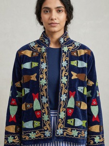 Blouson bomber en velours bleu marine pour femme avec broderie, écologique, respirant, séchage rapide, rembourrage en soie, fabriqué au Rajasthan - Product Image 3