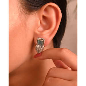 Pendientes de Botón Meera Jaipur Yami Fashion, Plateados con Diseño Elegante para Mujer - Product Image 2