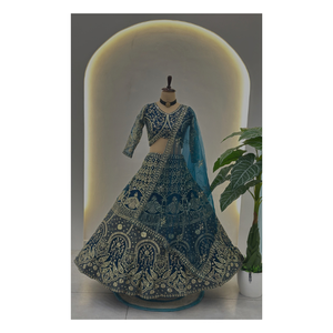 Lehenga con Lentejuelas de Red de Mariposa y Bordado con Cordón, Traje Étnico Festivo de Diseño para Bodas y Fiestas Indias - Product Image 4