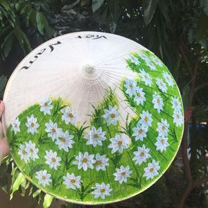 Chapeau conique traditionnel de haute qualité en feuilles de palmier pour la protection contre le soleil et la décoration de festivals - Product Image 3