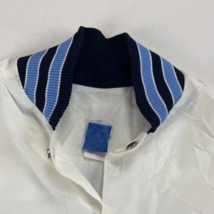 Chaqueta de Invierno Estilo Letterman de Satén Premium para Baloncesto, Diseño Personalizado, Tallas para Adultos y Niños, Chaqueta Varsity de Satén - Product Image 3