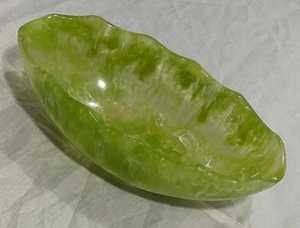 Nouveau style de bol en résine fait main, bol de service en verre vert poli au design contemporain pour la présentation décorative des aliments - Product Image 5