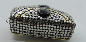 Nouvel Arrivage Sac Pochette Unisexe Géométrique en Maille Métallique et Coton avec Fermeture Éclair et Broderie pour Soirée, Mariage, Fête - Vente en Gros - Product Image 4