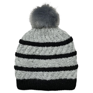 Bonnet en tricot côtelé rayé tendance - Taille unique pour femme, prêt pour les voyages - Product Image 4