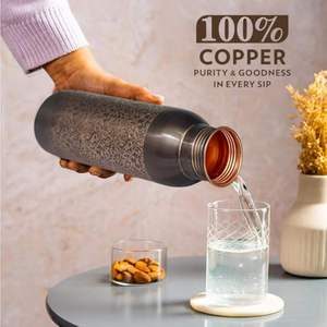 Botella de Agua de Cobre Puro con Acabado Antiguo de Lujo, con 2 Vasos a Juego, Grabado Intrincado de Damasco, Set de Regalo - Product Image 2