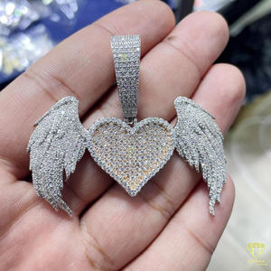 Colgante de Corazón con Alas de Ángel y Acabado Estilo Diamante de Lujo - Product Image 3