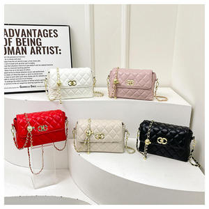 Bolso Bandolera de Mujer en PU y Poliéster con Patrón de Diamantes y Cadena, Diseño Geométrico de Moda, con Botón, Compacto, Versátil y Portátil - Product Image 2