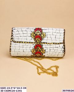 Pochette de soirée artisanale en métal mosaïque perlée demi-lune avec chaîne, sacs de soirée faits à la main - Product Image 5