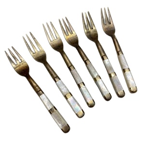 Ensemble de fourchettes à cocktail vintage en argent plaqué et nacre, élégant, style antique, pour desserts, usage domestique - Product Image 1