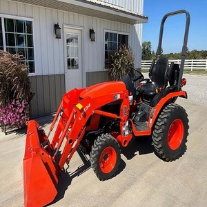 Tracteur de jardin 4x4 Kubota B2301, tracteur-chargeur-excavateur 4 roues motrices, tracteur agricole disponible en stock dès maintenant. - Product Image 3