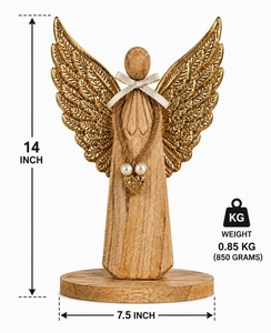 Figurine d'ange en bois faite à la main avec des ailes finies en or et un cœur en perles, décoration de table de Noël pour le salon - Product Image 3