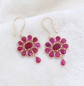 Pendientes de Oro Amarillo de 18k con Rodajas de Rubí Natural y Engaste Floral, Joyas Memoria, Venta al por Mayor - Product Image 6