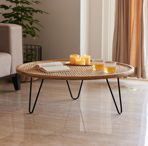 Mesas nido contemporáneas con acabado de madera y bases redondas de metal negro para un toque cálido y orgánico, disponibles a precios de mayorista. - Product Image 6