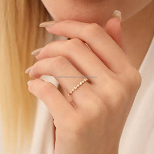 Anillo de compromiso y eternidad minimalista para mujer con diamante natural de talla brillante de 0.17 ct, de oro amarillo macizo de 14K, para aniversario de boda - Product Image 5