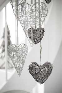 Heart Shape Pine Cone Handicraft Christmas Decorations Traditional Style Ornament - Product Image 1