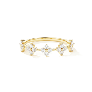 Magnifique alliance de mariage en or massif 14K 18K avec diamant de laboratoire rond de couleur DEF et clarté VS VVS, motif floral trèfle et diamants de designer - Product Image 1