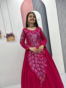 Vestido Étnico de Seda Vichitra Bordado en Rosa Brillante con Lentejuelas de Pavo Real y Mangas Largas para Mujer, Ideal para Bodas, Graduaciones y Fiestas de Diwali - Product Image 2