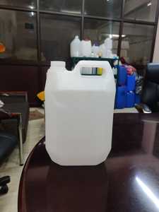 Botellas de Plástico HDPE de Alta Demanda para Uso Químico e Industrial, y para Almacenamiento y Empaquetado de Líquidos en Grandes Cantidades - Product Image 4